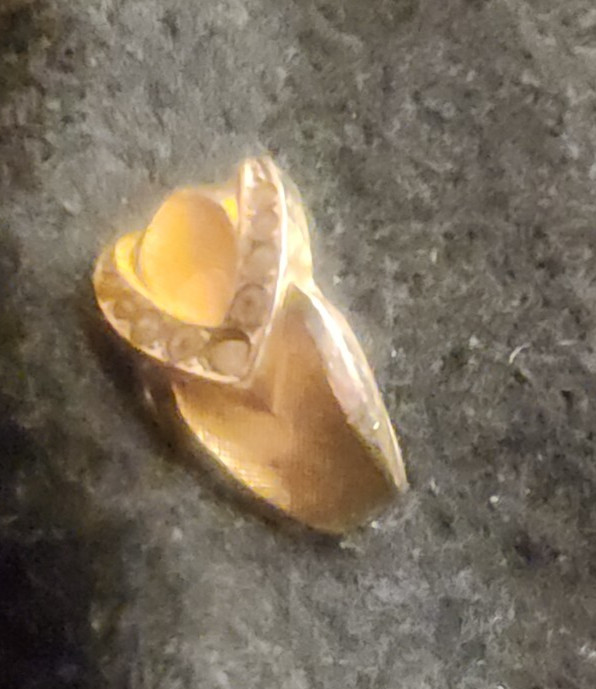 Nice Vintage 10 kt gold filled HM Stamped Gold Textured Rhinestone Cocktail Ring