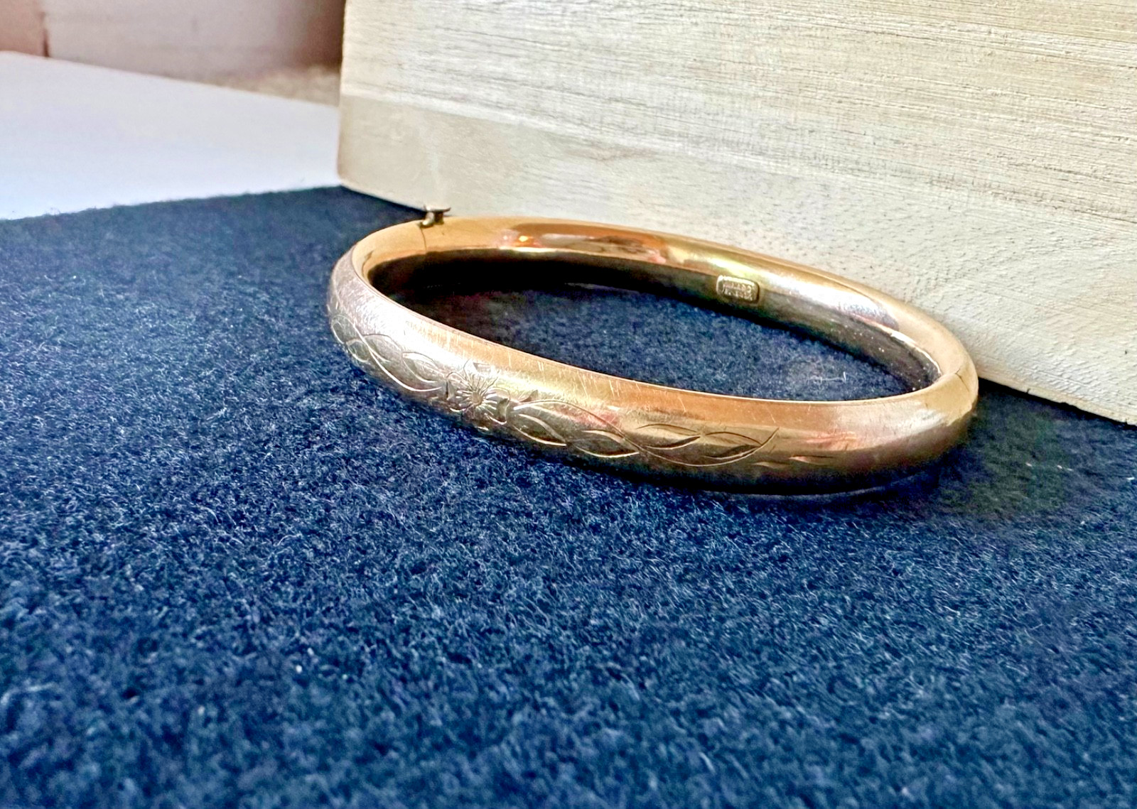 Vtg Winard 12K Gold Filled Hinged Bangle floral Etched secure w/ Bar