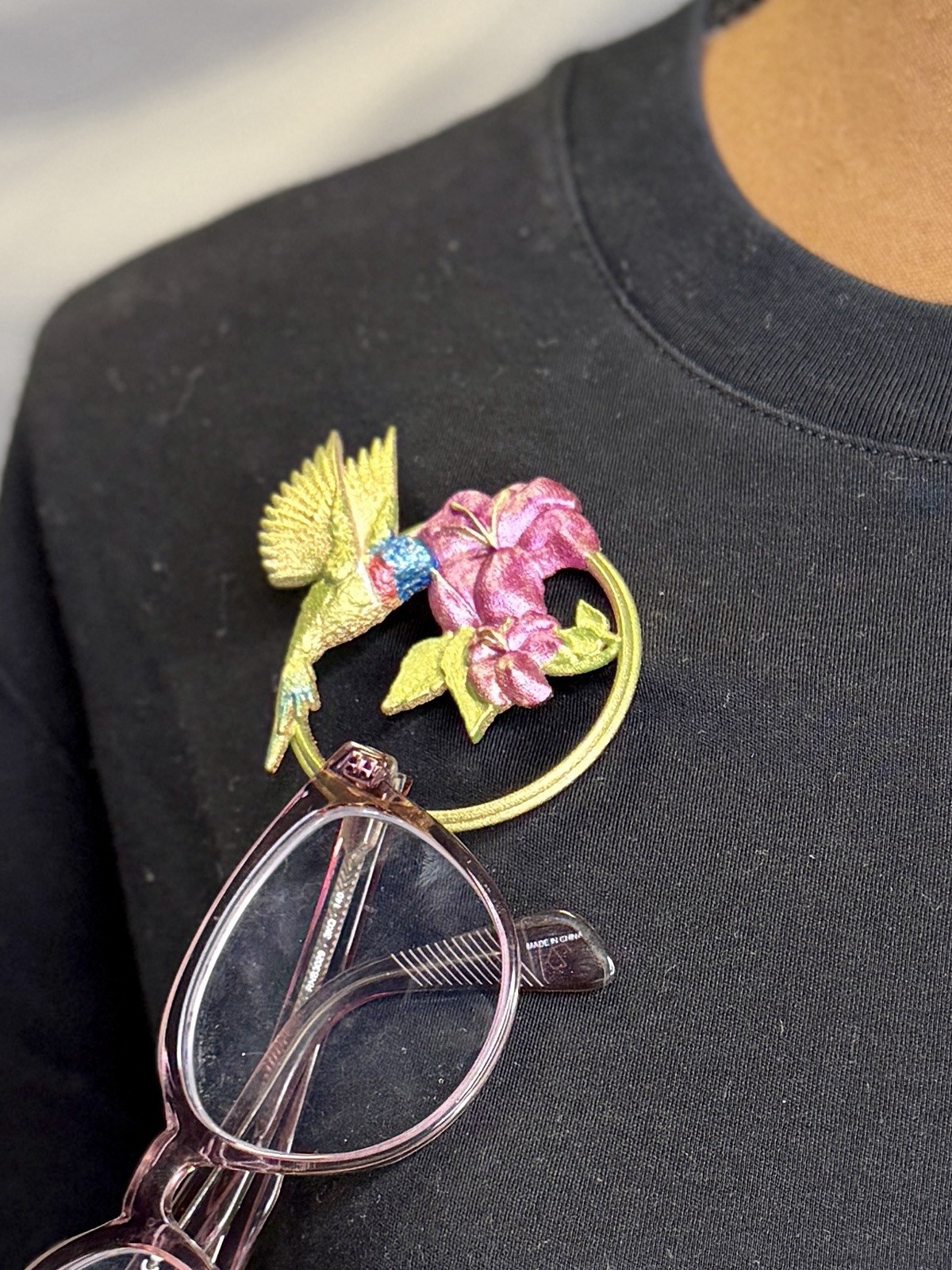 Artist Hand-painted Printed Polyamide Magnetic Hummingbird Brooch Glasses Holder