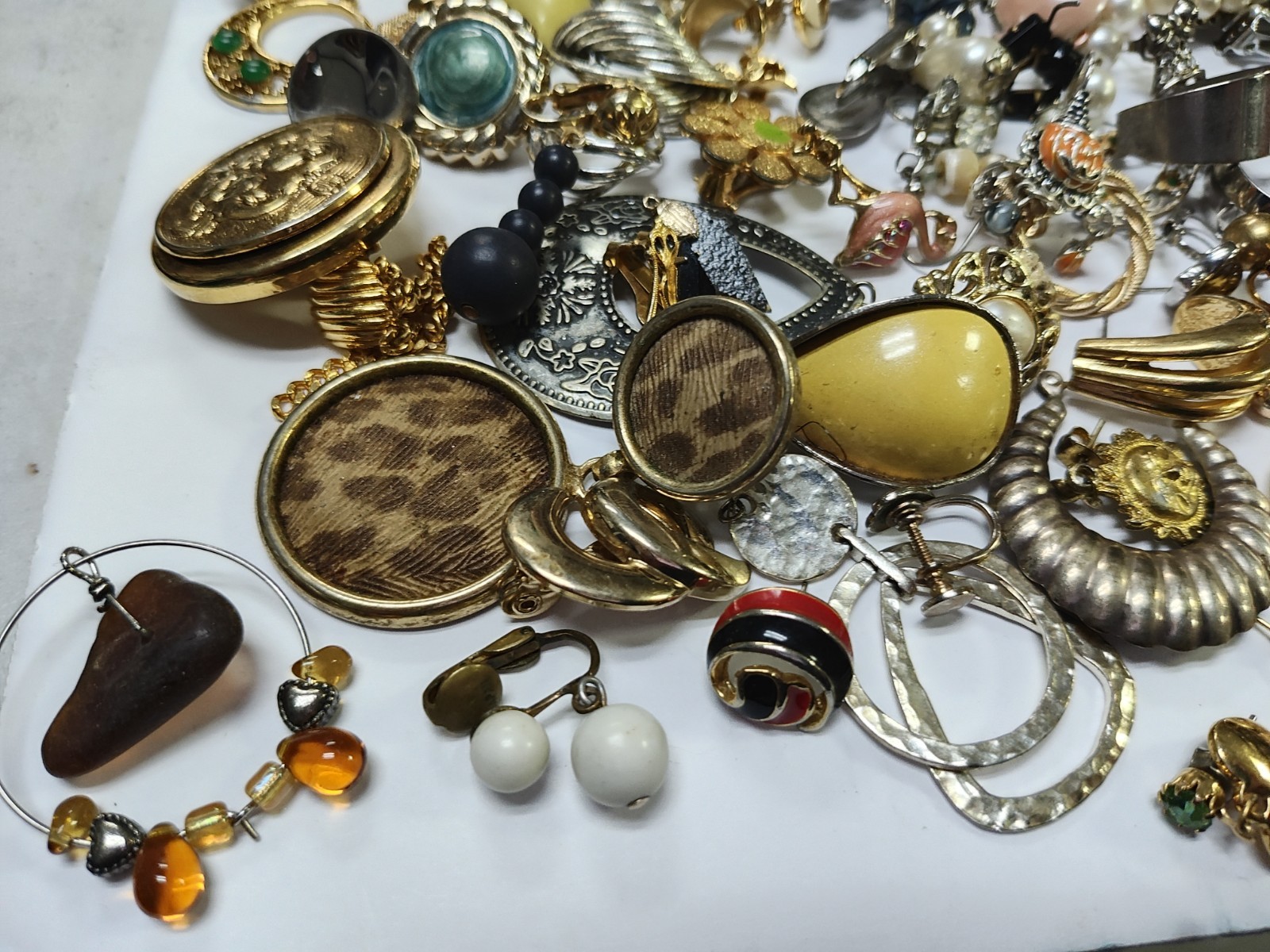 Huge Estate Junk Jewelry Lot 7lbs Earrings Screw Back Clip On Etc (Read Desc.)