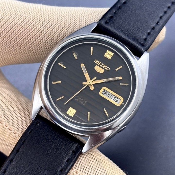 Vintage Seiko 5 Automatic Black Dial Original Japan Made Men’s Watch 7009-3041.