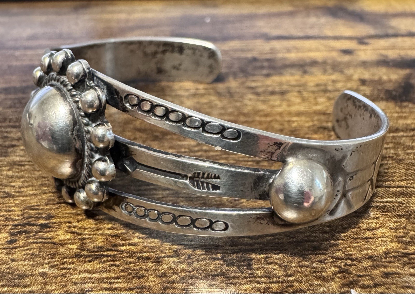 Sterling Silver Oval Dome Cuff Bracelet – Stamping – Vtg Fred Harvey Era