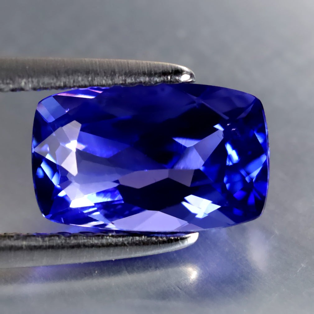 1.66 ct AAAA Fantastic Cushion (9.05 x 5.66 mm) Purplish Blue Tanzanite Gemstone