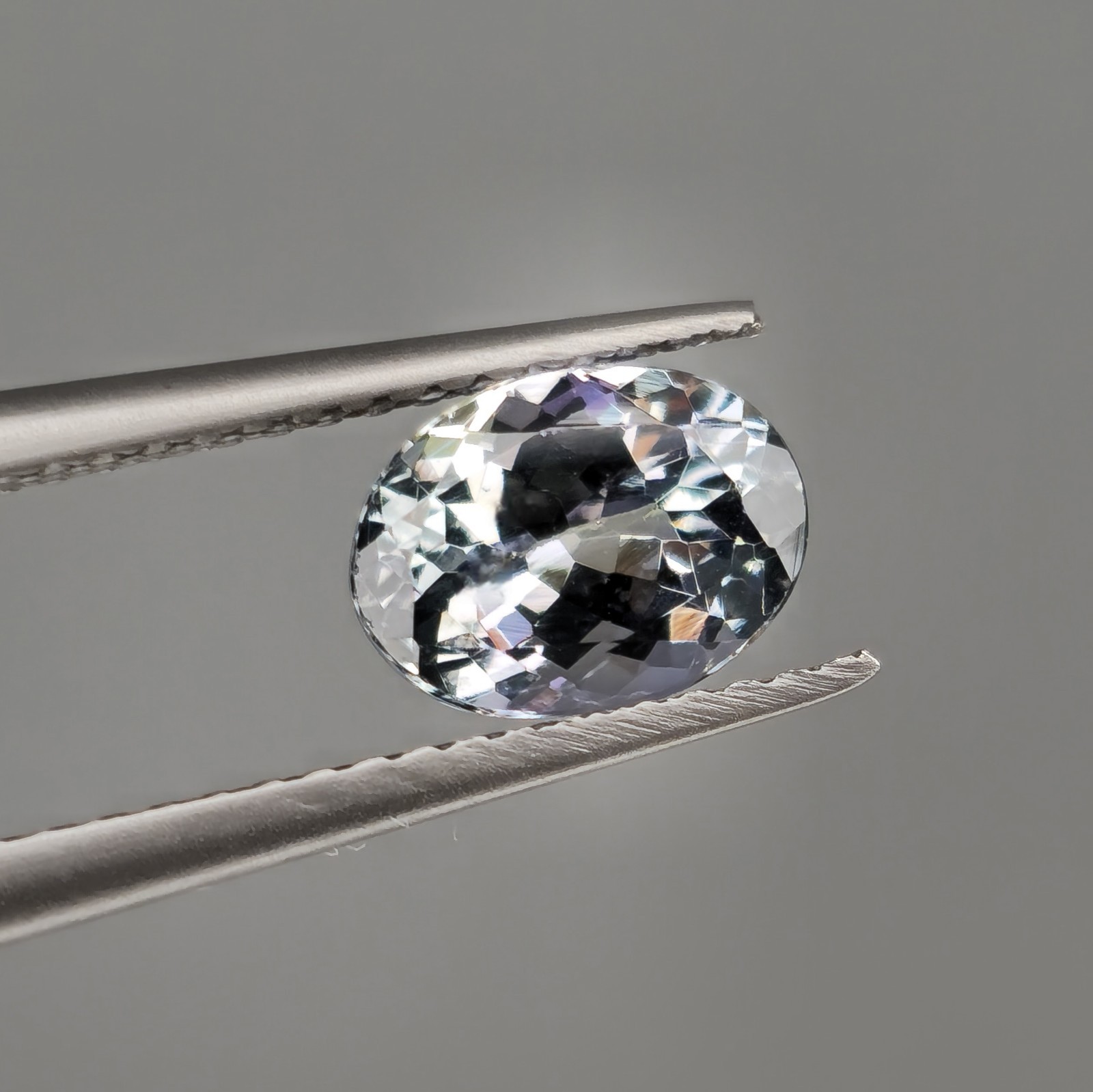 Untreated tanzanite 1.56 carat tri-colour green lavender oval cut collectors gem