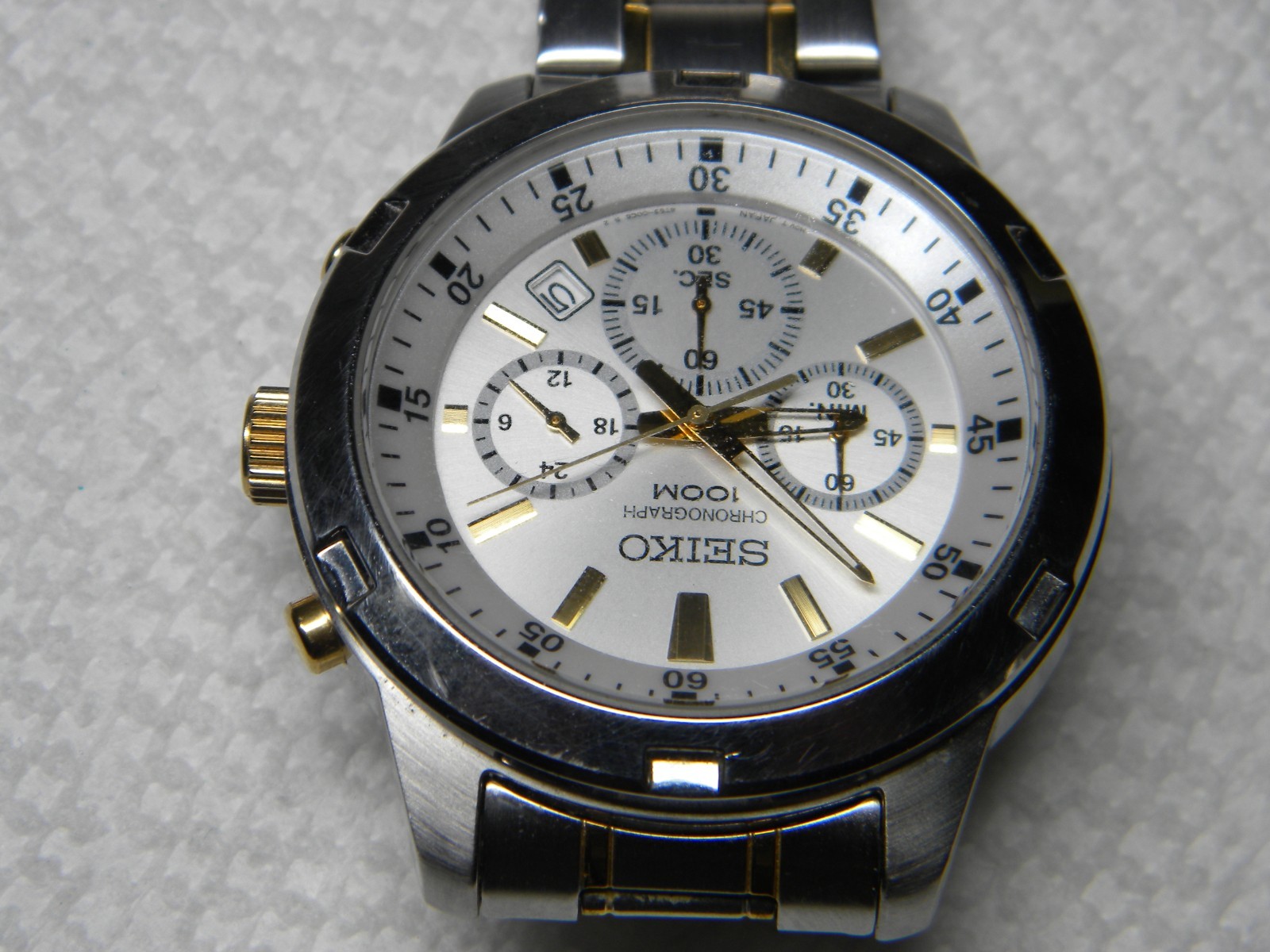 Seiko Chronograph 100M 4T53-00C0 with White Dial Very Short Band is Running