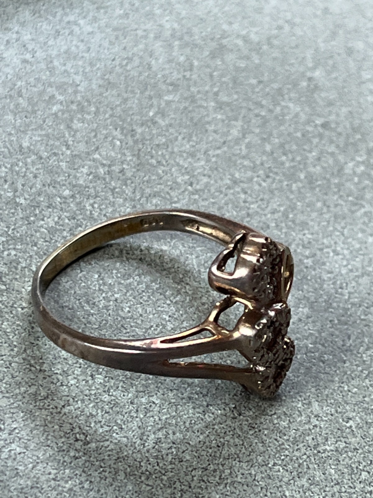 925 Marked Silver Split Band w Three Bumpy and one Smooth Tiny Open Hearts Ring