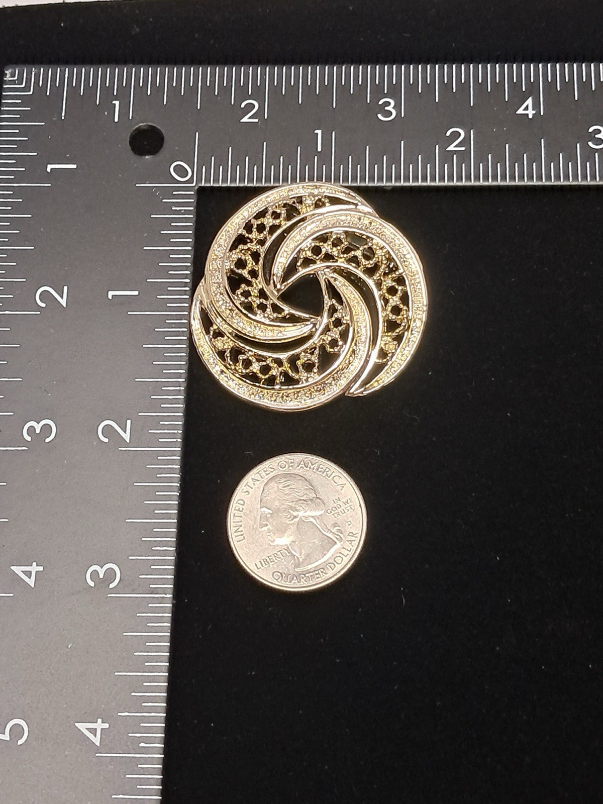 Vintage Gerry’s Gold Tone Openwork Swirl Circle Brooch Pin Signed