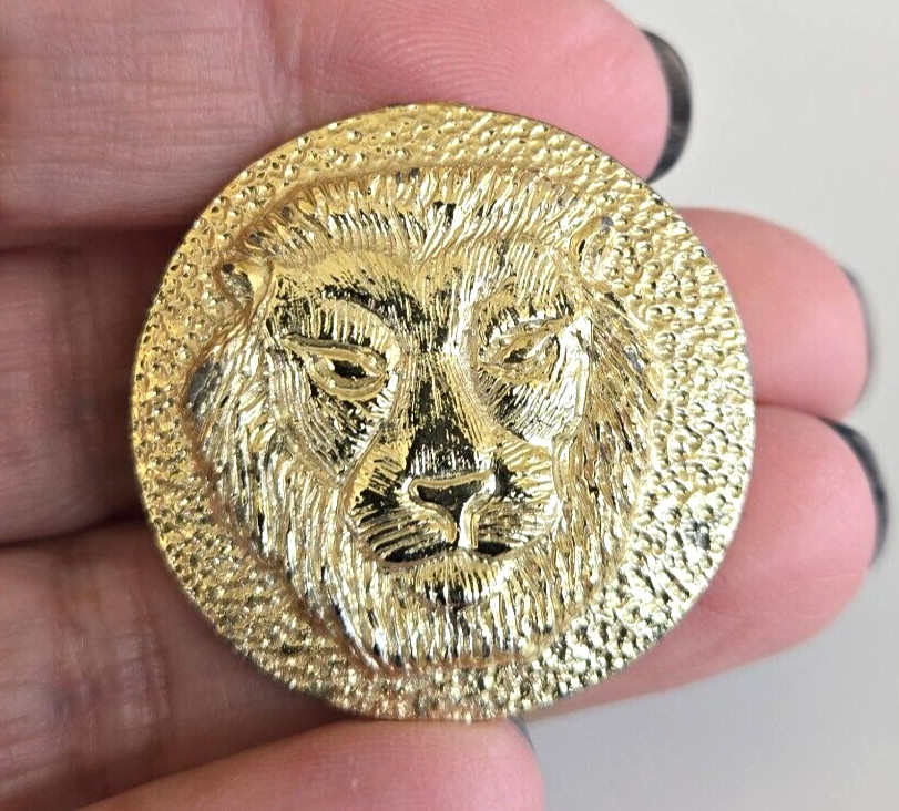 Vintage Lion Face Round Gold Tone Scarf Clip 1-3/8″