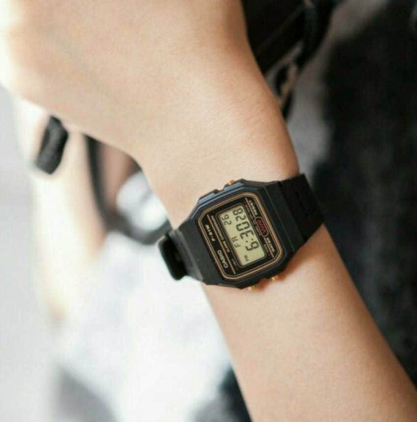 Casio F91WG-9 Men’s Classic Black Resin Band Alarm Chronograph LCD Digital Watch