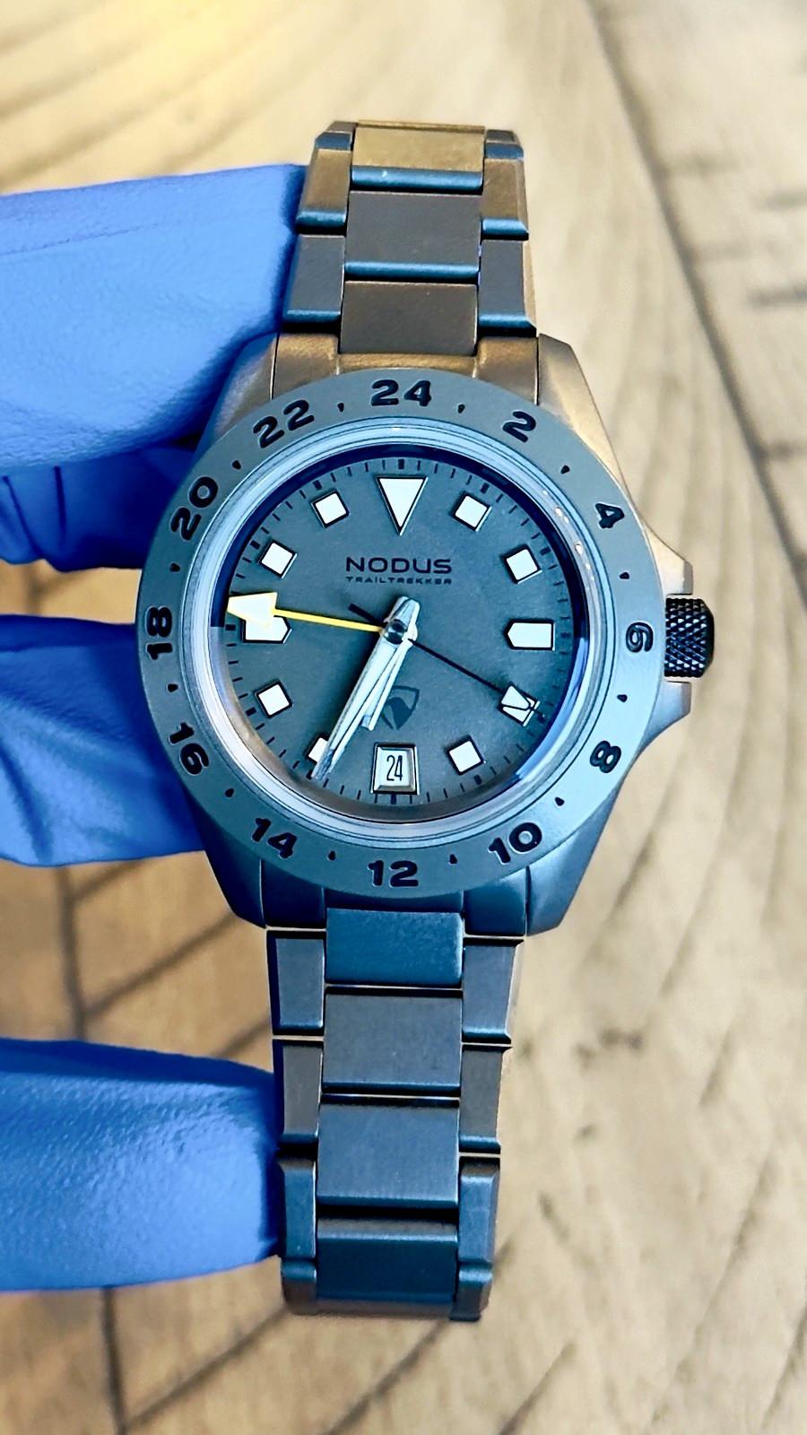 NODUS RAVEN TRAILTREKKER GMT Clay 39.5mm, EXCELLENT, Box & Papers, SOLD OUT!