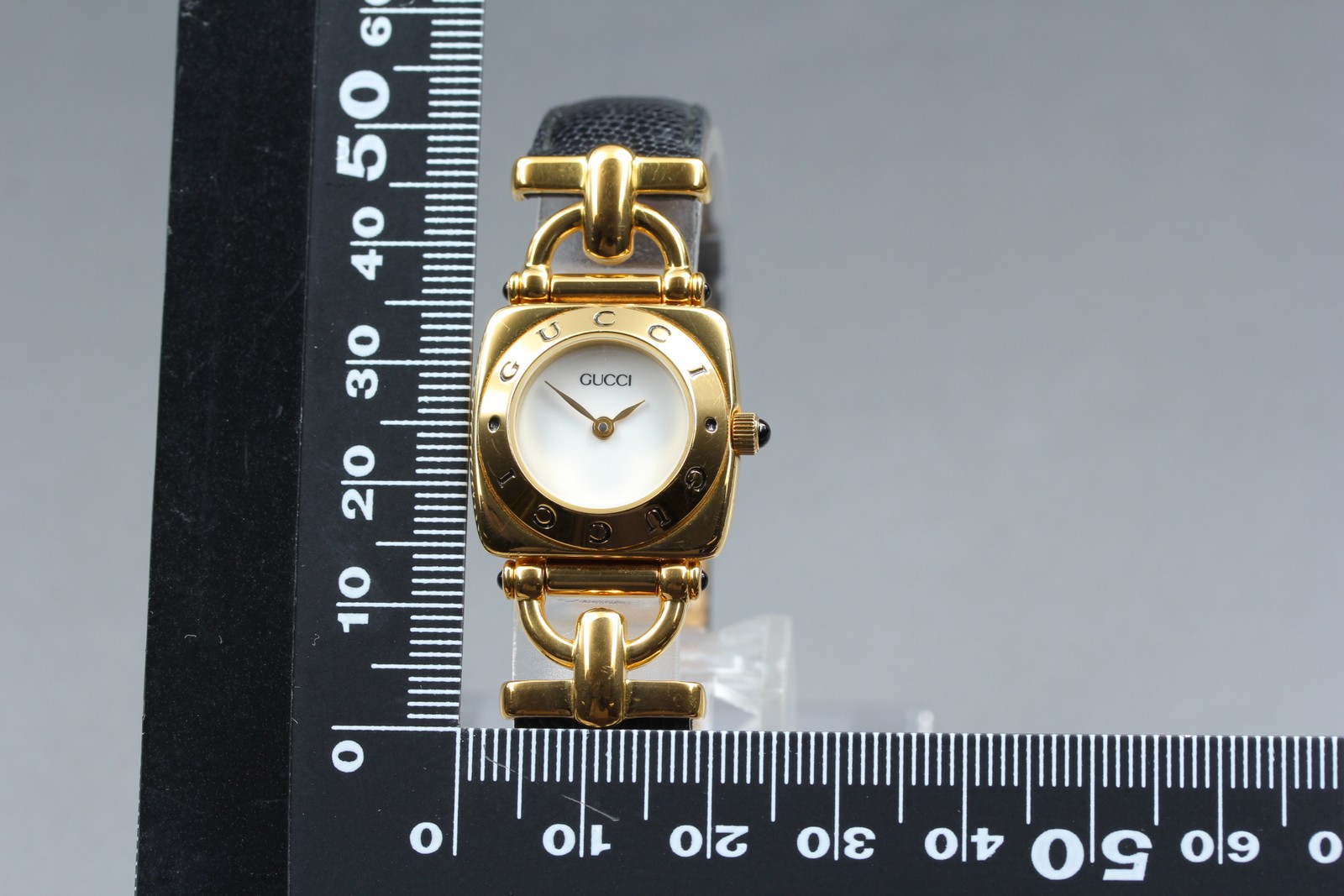 [Near MINT] Gucci 6300L 22mm Gold White Dial Quartz Women’s Watch From JAPAN