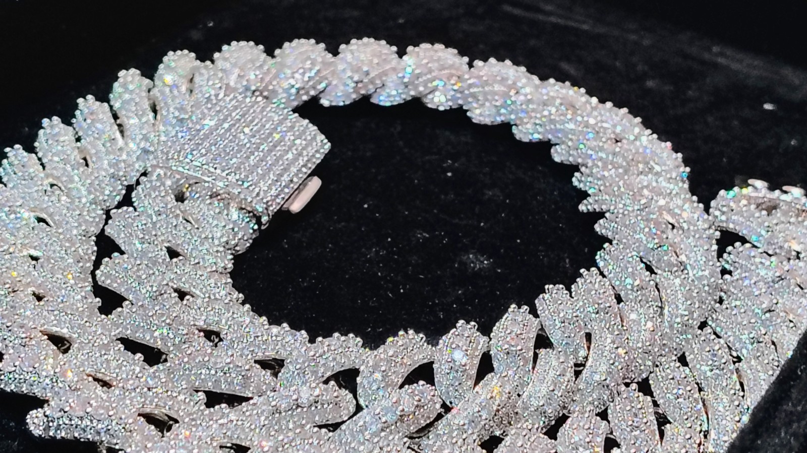 Iced Out 18mm VVS Moissanite Cuban Link Chain 20 Inch