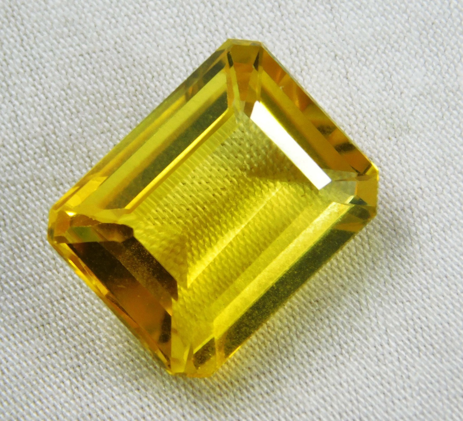 Natural 8.15 Ct Ceylon Yellow Sapphire Emerald Cut 12.8x10x5.1 Mm Loose Gemstone