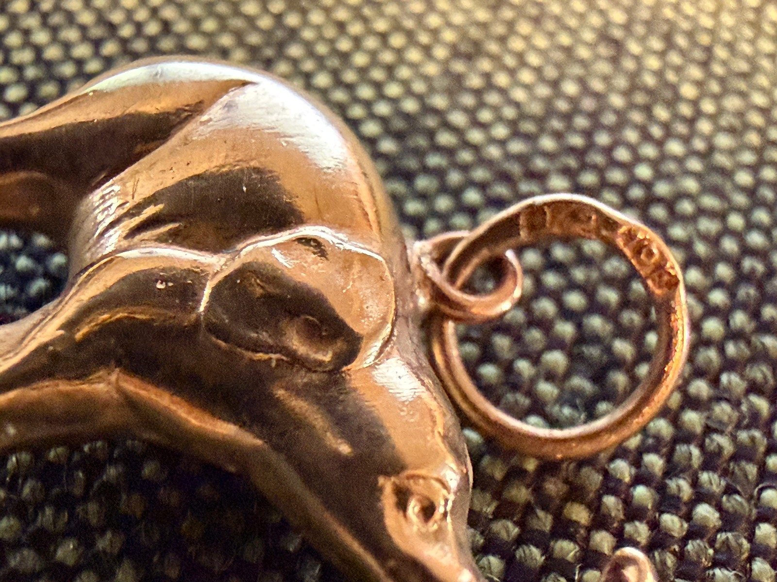 Vintage 3/4″ Solid 10kt Gold Elephant Pendant NOS NOI 0.5g