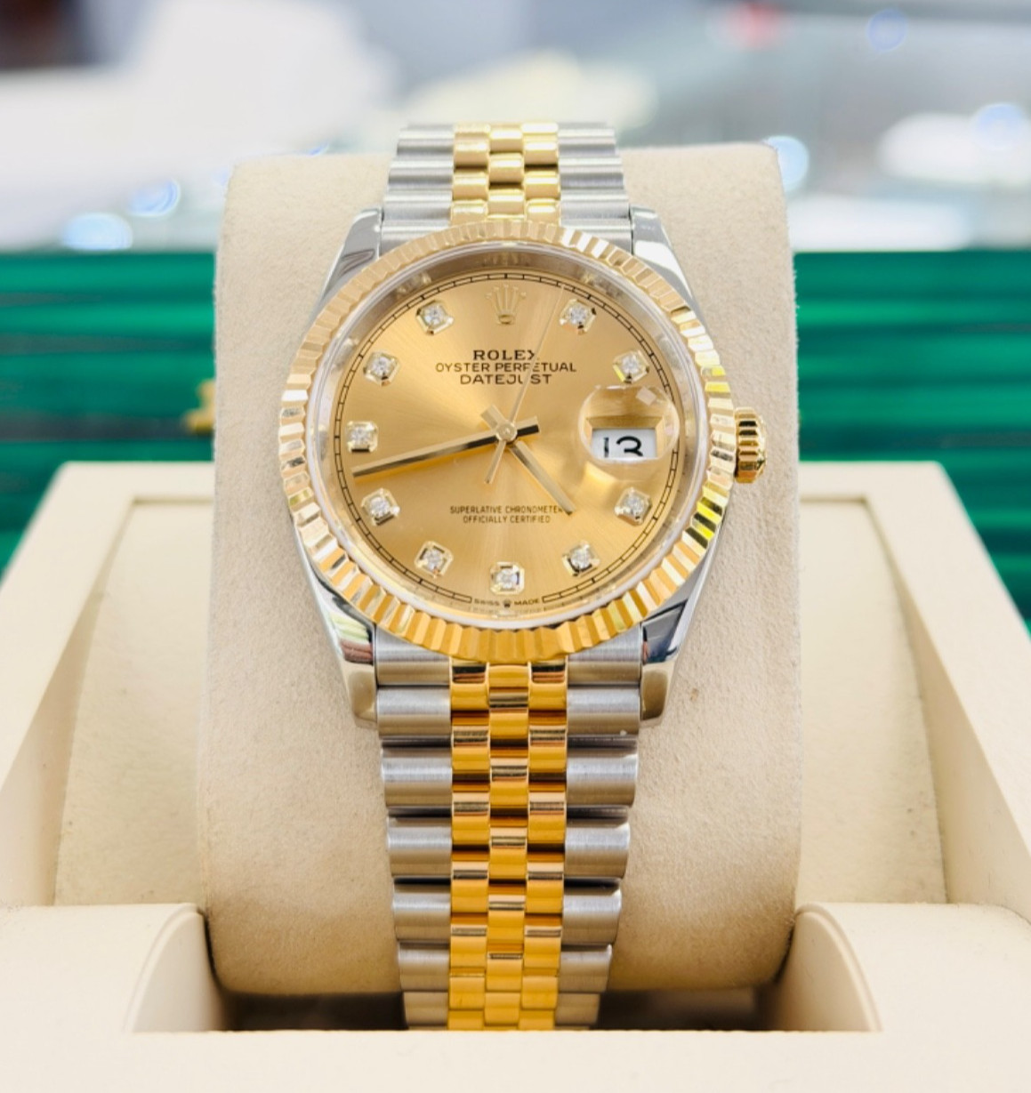 Rolex Datejust 36 126233 Stainless /Gold Factory Champagne Diamond Dial Jubilee