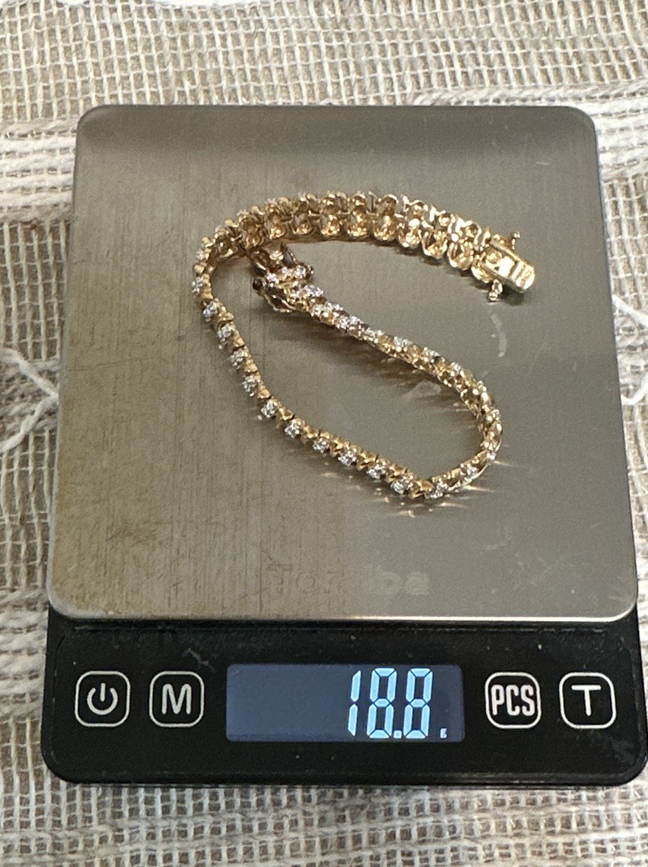 Beautiful Sterling Silver 925 Tennis Bracelet 9in 18.8g