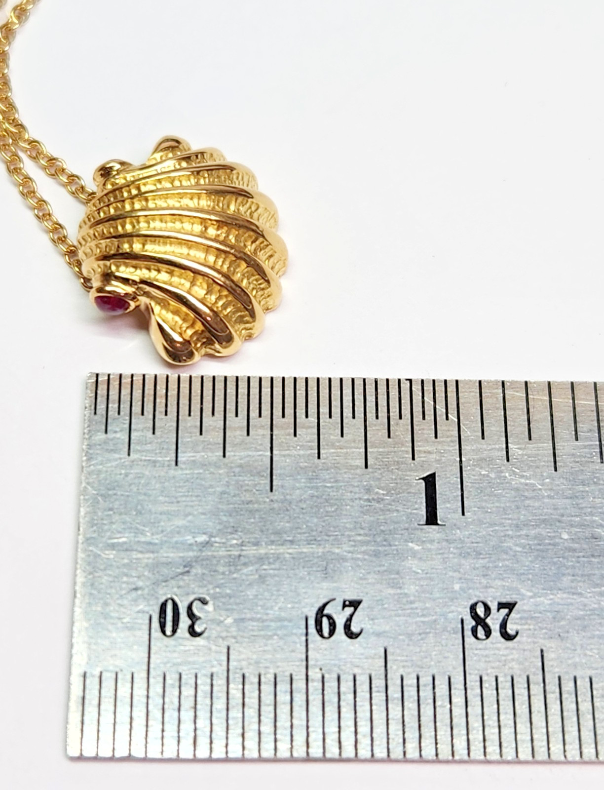 TIFFANY & Co. 1990s 18k Ruby Cabochon Accented Oyster Shell Pendant 16″ Necklace