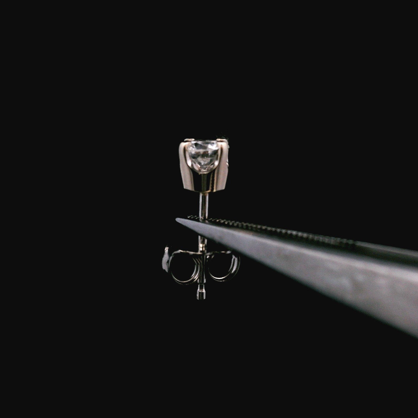 14K White Gold Single Diamond Stud Earring 0.30dwt (0.5g) 0.25ct