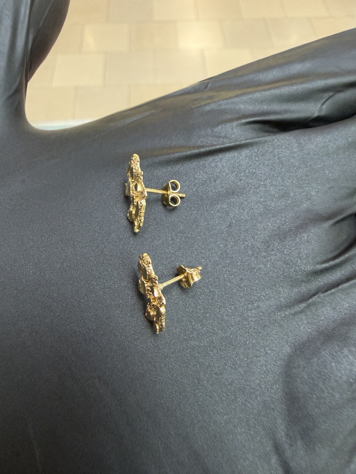 Solid 10K Gold Africa Map Nugget Stud Earrings 1.24g Diamond Cut Fine
