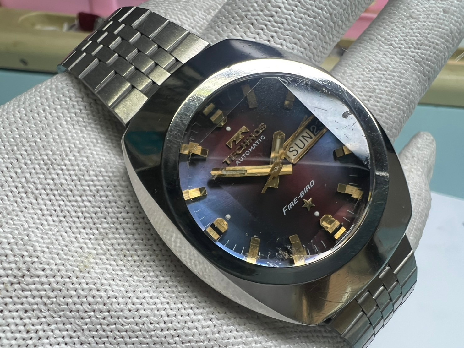 79. Technos day date Fire Bird 37 mm running cal 2830
