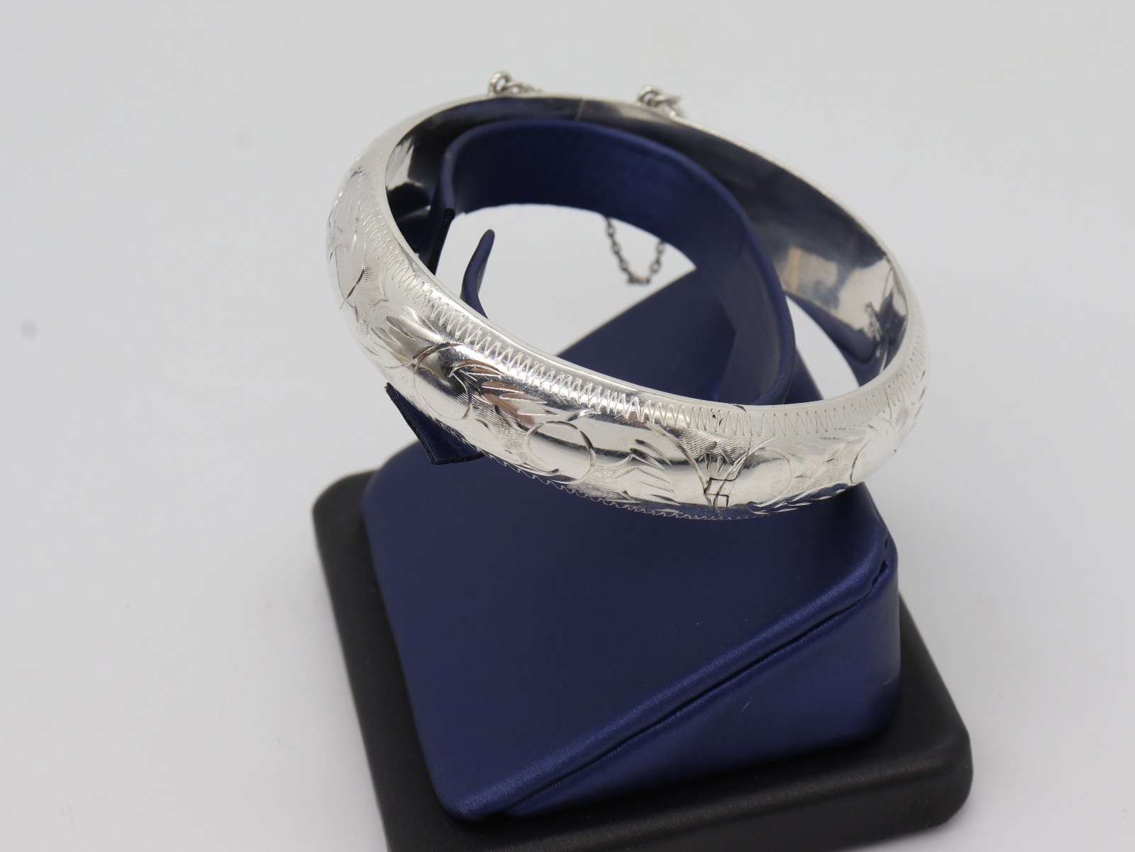 Sterling Silver 14mm Engraved Bangle Bracelet Safety Chain 26.92 grams lite ding
