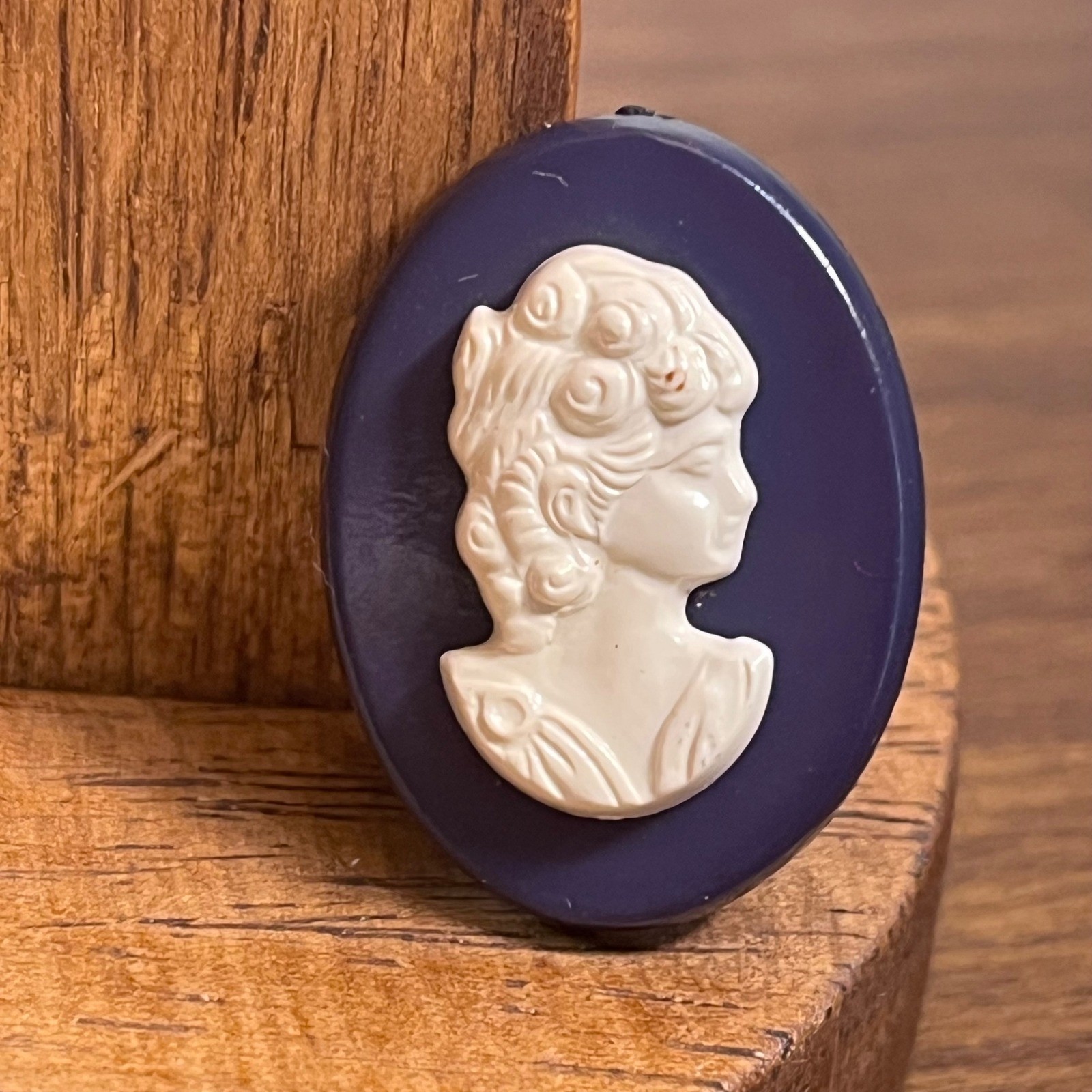 Vtg Navy Blue White Cameo Brooch Resin Victorian Revival Oval Pin 1980s
