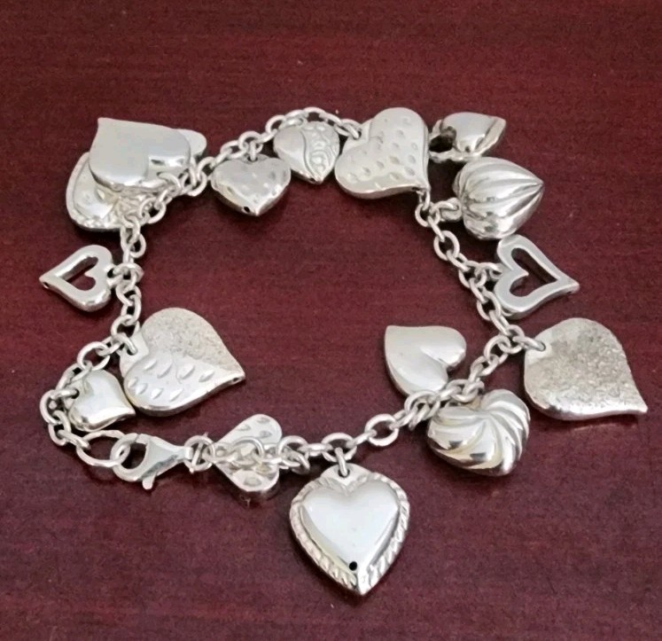 JCM 925 STERLING SILVER HEART CHARMS BRACELET. 8″. 20.80GRS. MADE IN MAURITIUS