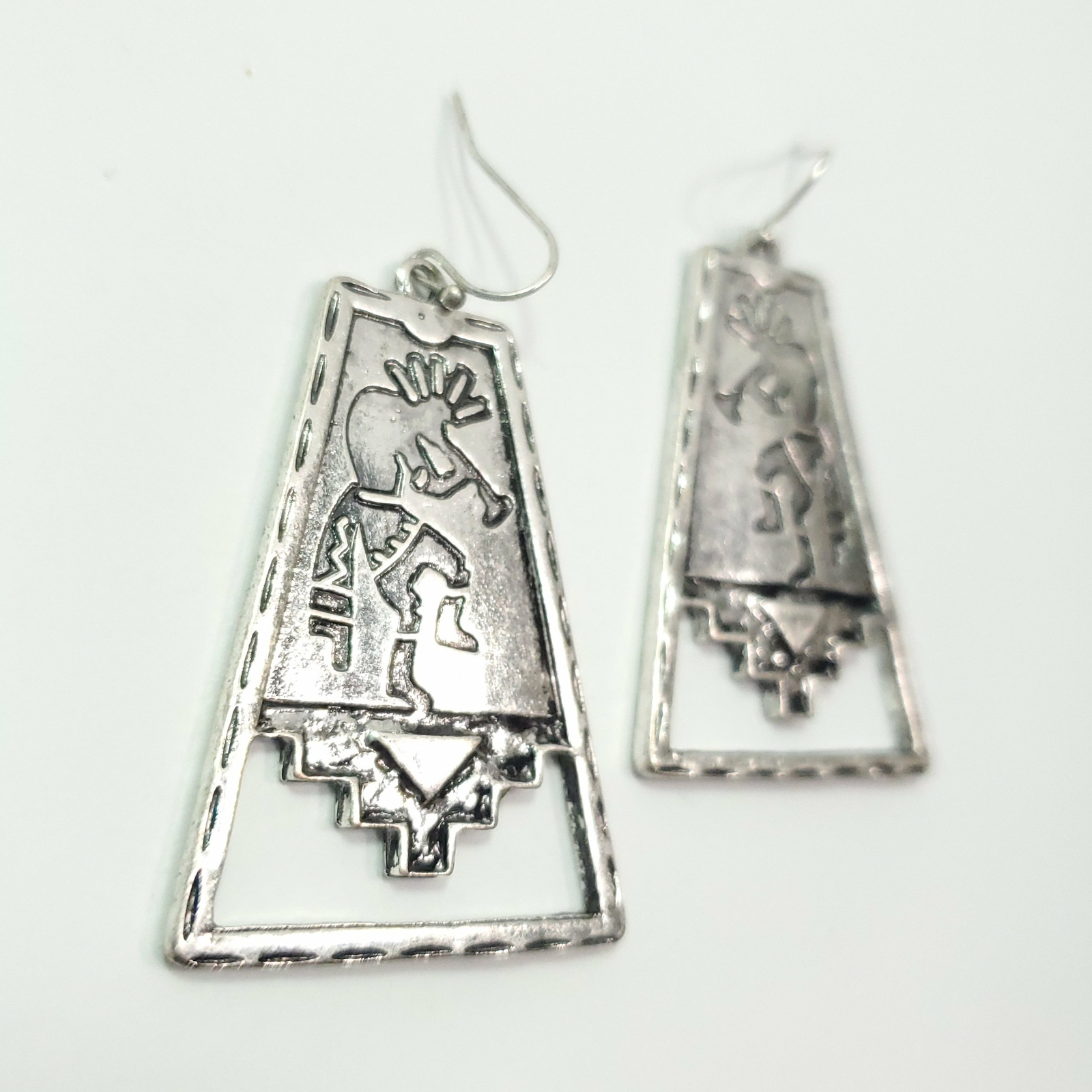 I04 Antique Silver Tone Trapezoid Kokopelli Drop Dangle Earrings