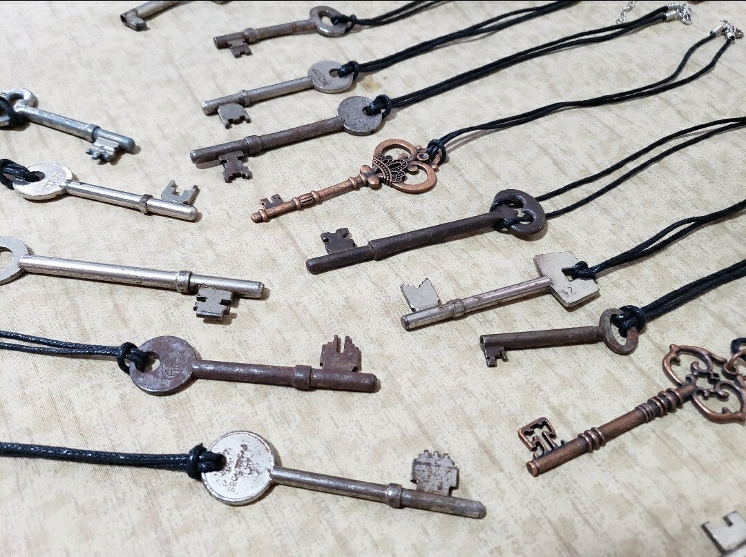 10 Pcs Repurposed British & Vintage-Style Jewelry Box Key Necklace LOT (RANDOM)