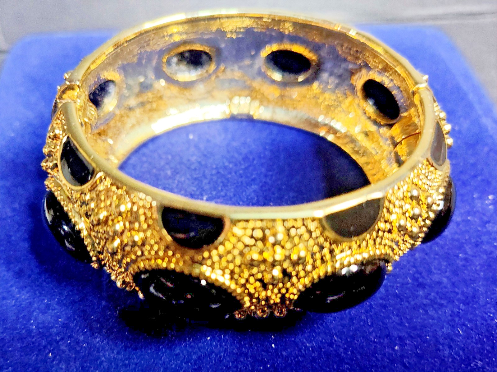 MELANIA TRUMP HIGH POLISHED GOLD TONE plated WRIST BANGLE BRACELET