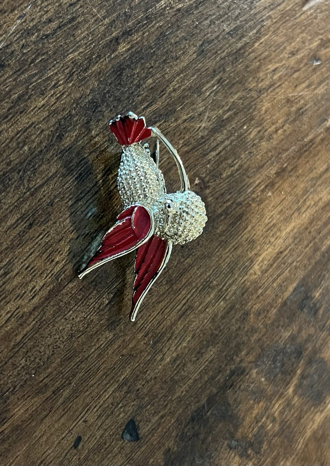 Vintage GERRY’S Textured Gold Tone Red Enamel Small HUMMINGBIRD Brooch