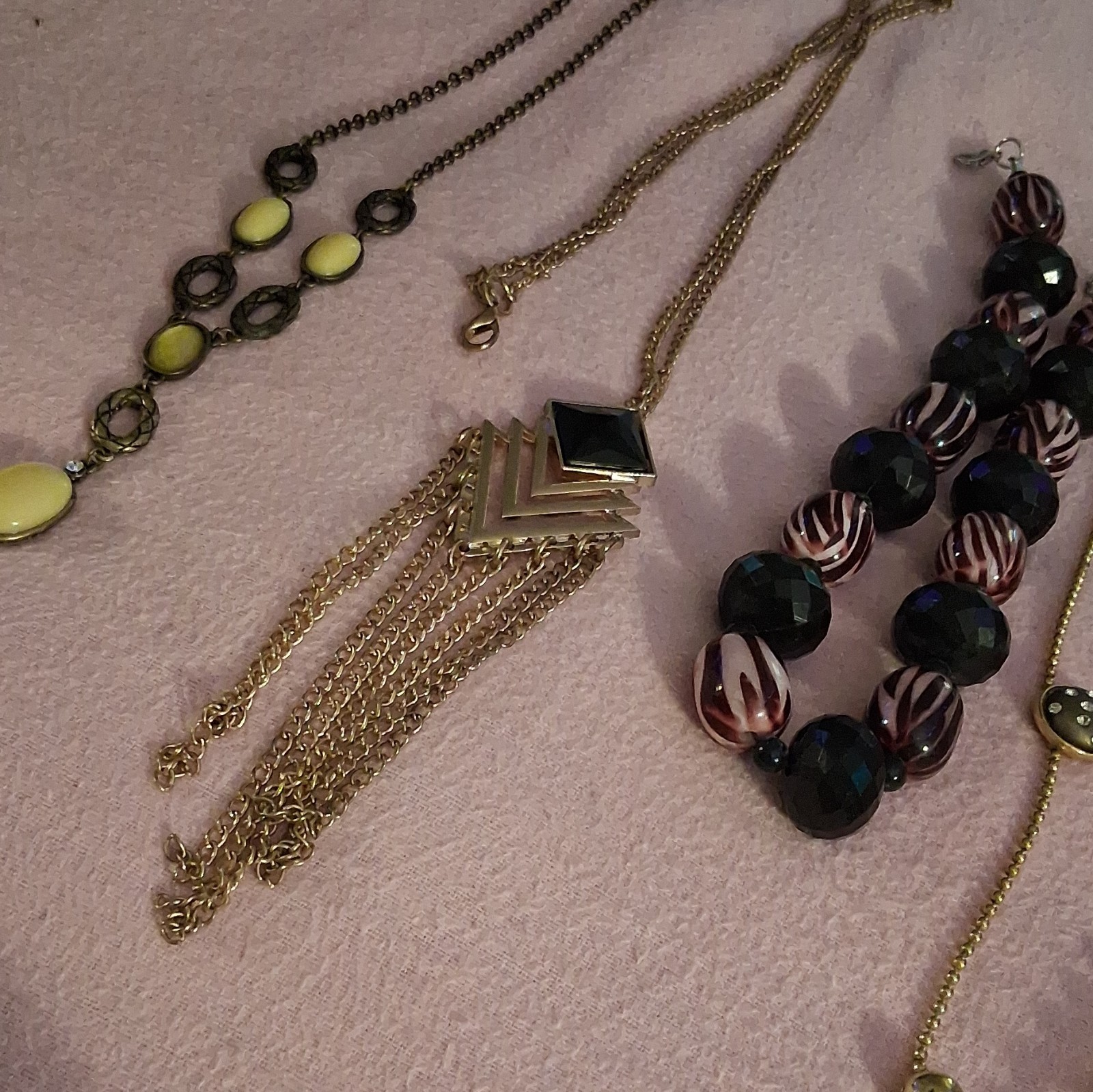 Women’s Fashion Mixed Jewelry Lot of 5- Necklaces/Chain/Bracelet Gold/Black