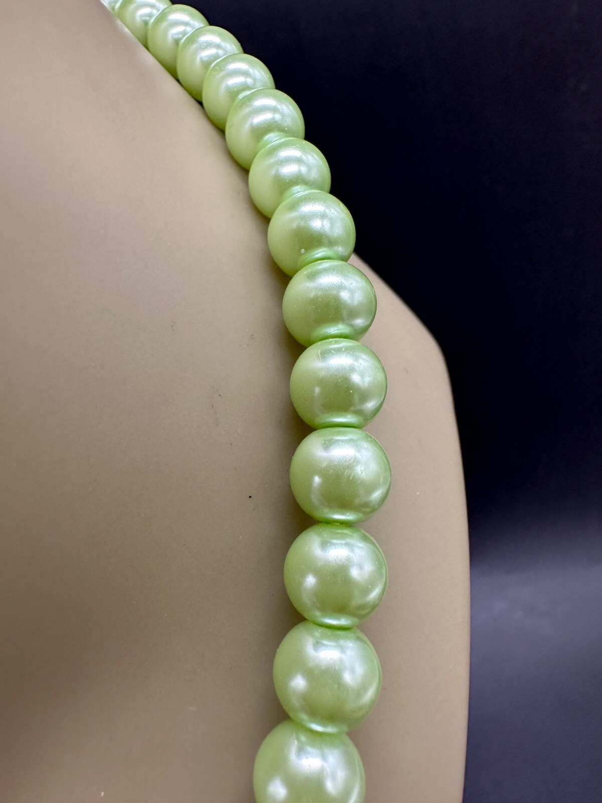 ESTATE LATTICE GREEN FAUX PEARL CLASSIC STRAND STRING BEAD NECKLACE 17″ LONG