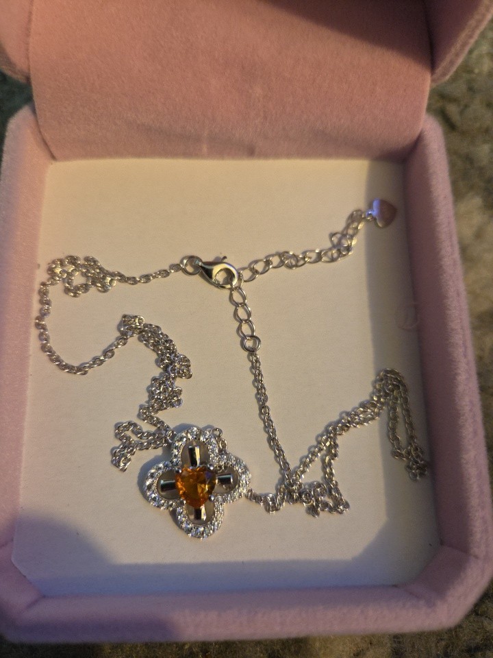 Citrine Clover Adjustable Necklace 925 Silver 17 20 inch New In Box Unused.