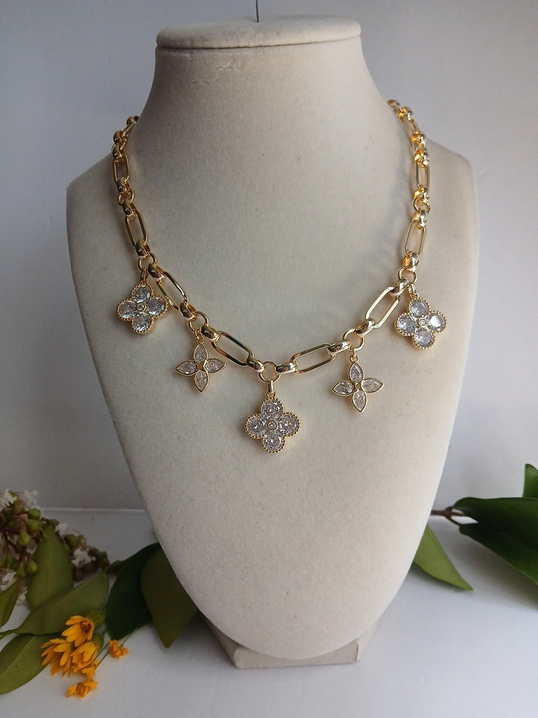 Collar de flores con Circonia Cubica Oro Laminado , Gold Filled