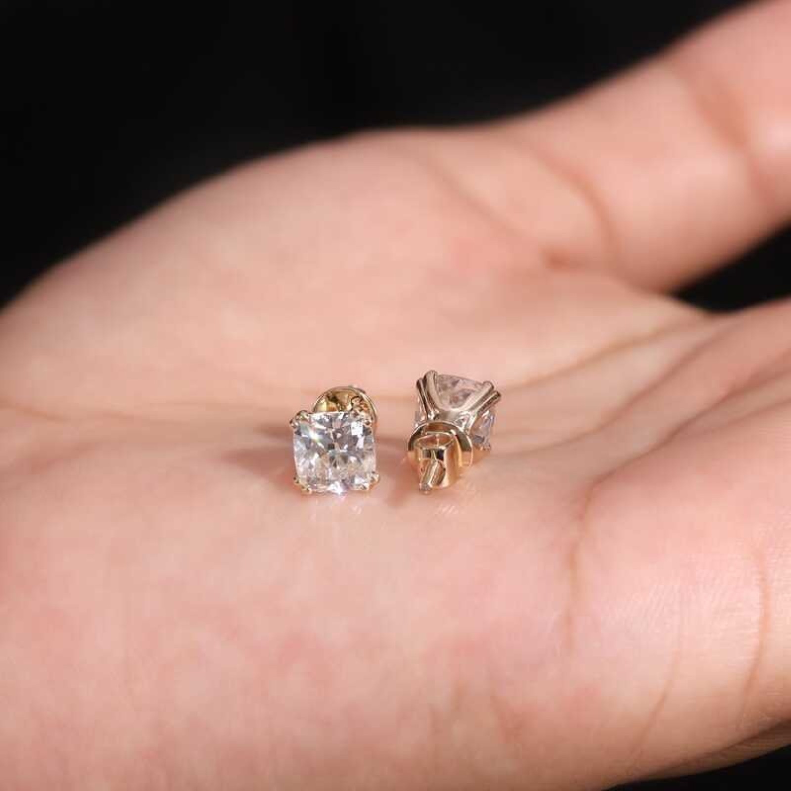 2.20Ct Cushion Cut IGI Certified Lab Grown Diamond Earring 14k Yellow Gold