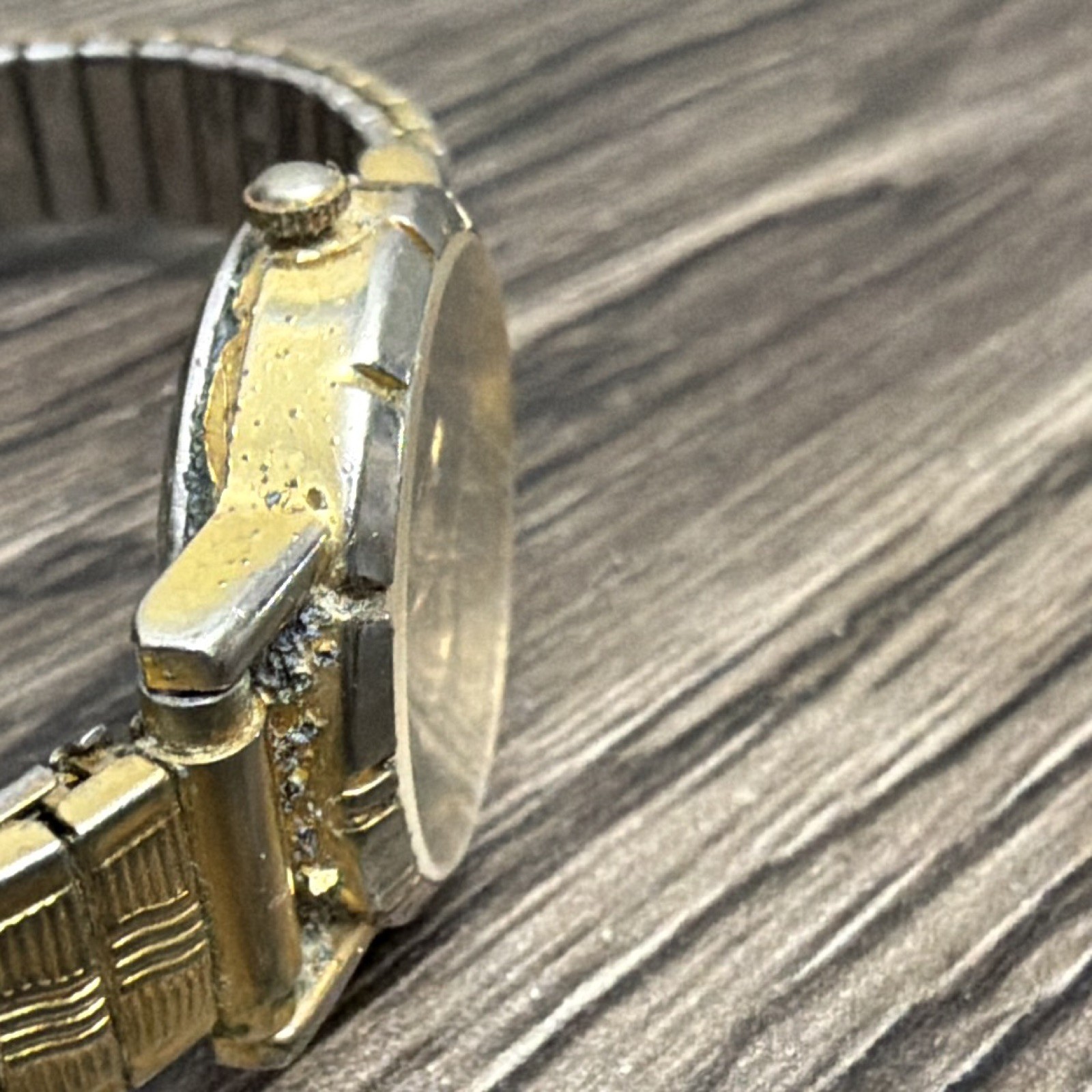 St. Bernard Vintage Quartz Analog Watch Black Dial Gold Tone Bracelet 23.9mm