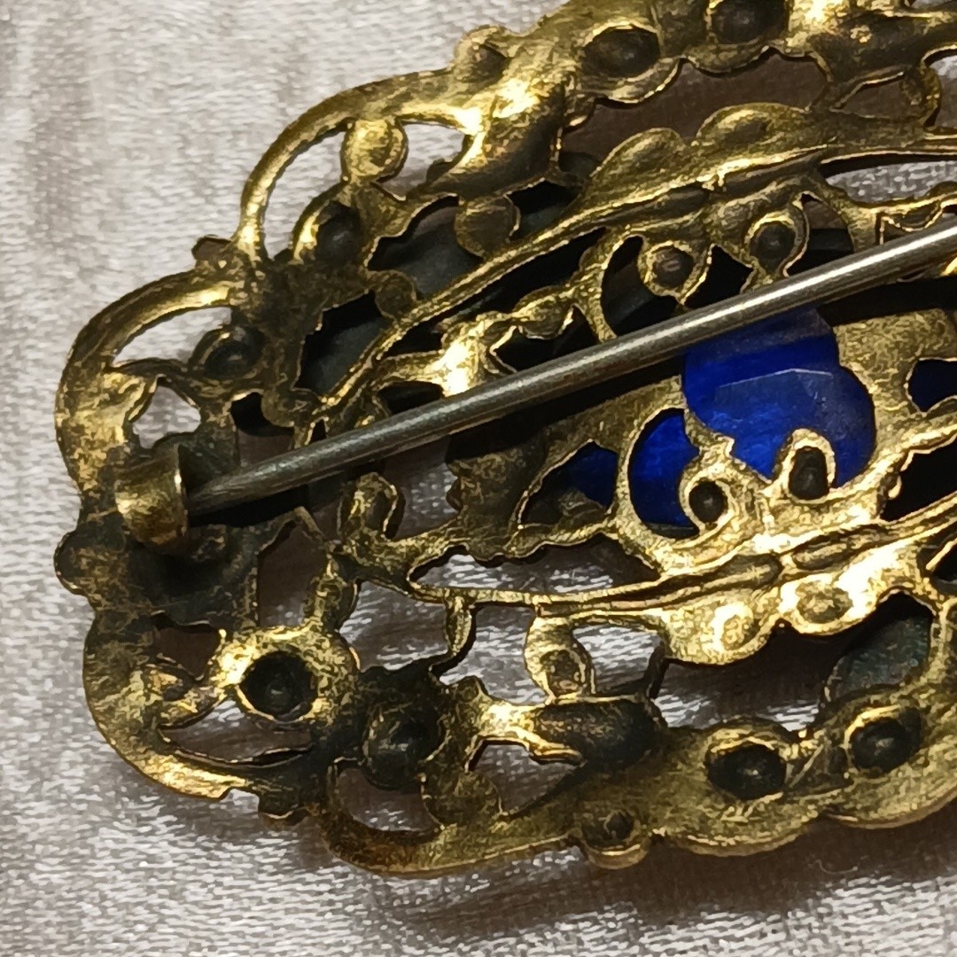 Antique Art Deco Brass C-Clasp Filigree Brooch Oval Cobalt Blue Glass Pin c1920