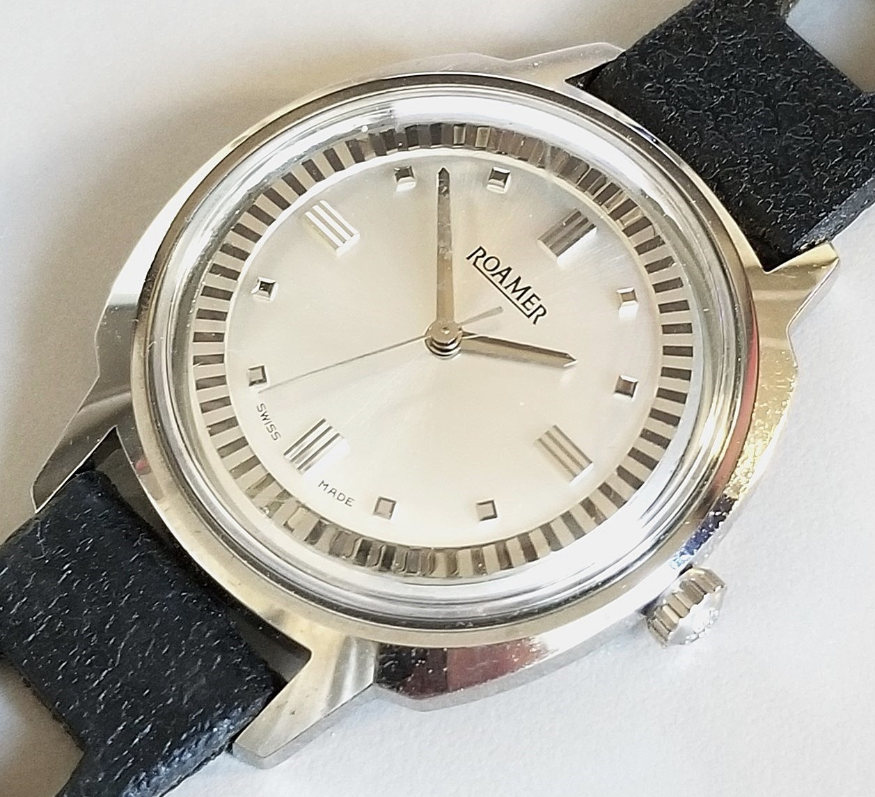 ROAMER 305 467 SWISS NOS 35 MM ST. STEEL CASE WIND UP MEN’S WATCH-ORIGINAL STRAP