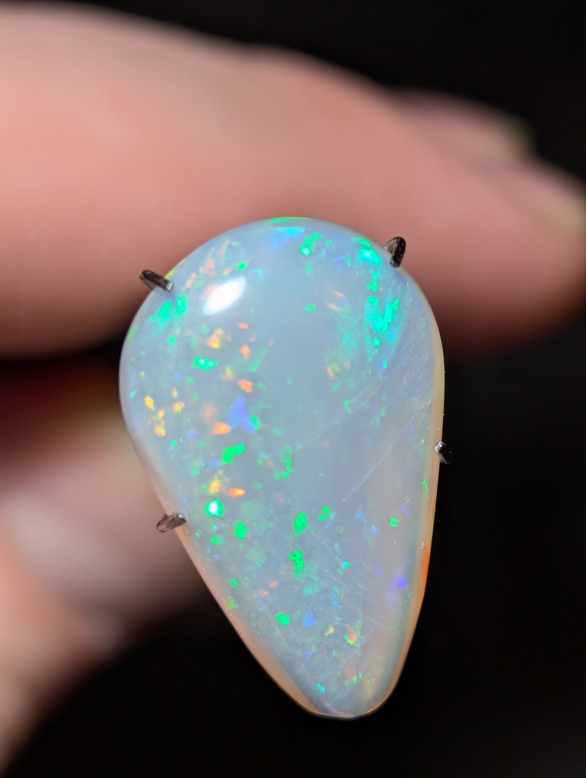 7.8 ct GEM CRYSTAL OPAL from the LAMBINA Field – 20.3×12.8×5.7mm – Australia
