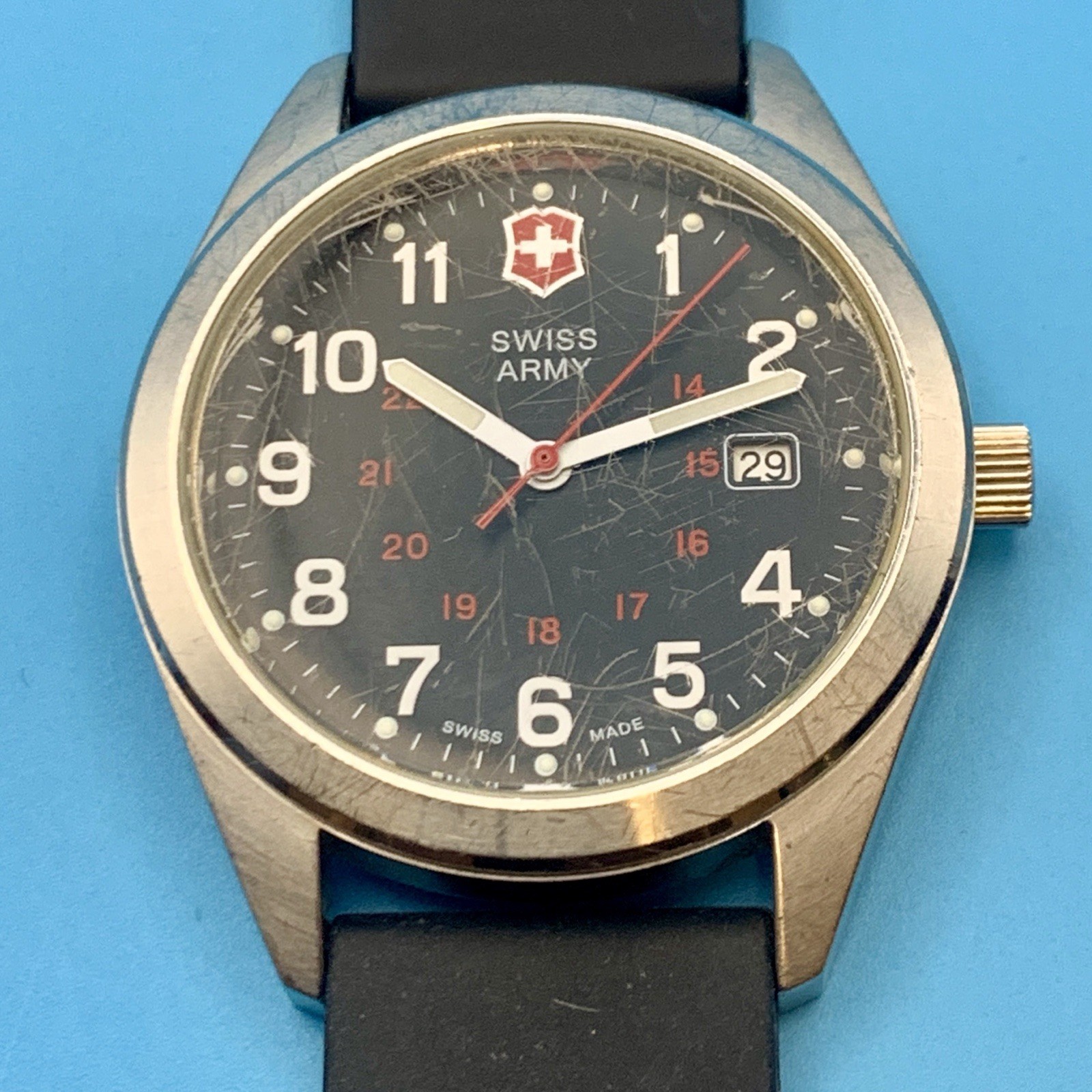 VICTORINOX SWISS ARMY GARRISON Men’s Swiss Field Wristwatch Works New Batt/Strap