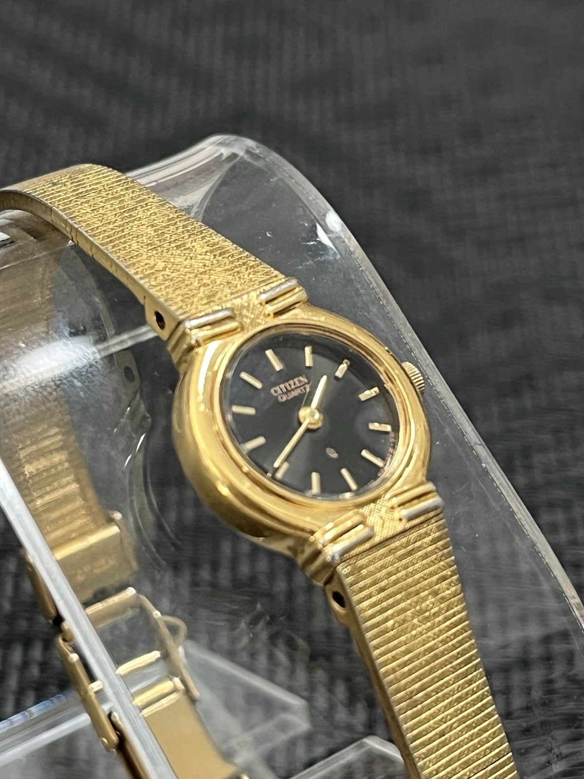 Vintage Citizen Ladies Quartz Watch – Black Dial – October 1986