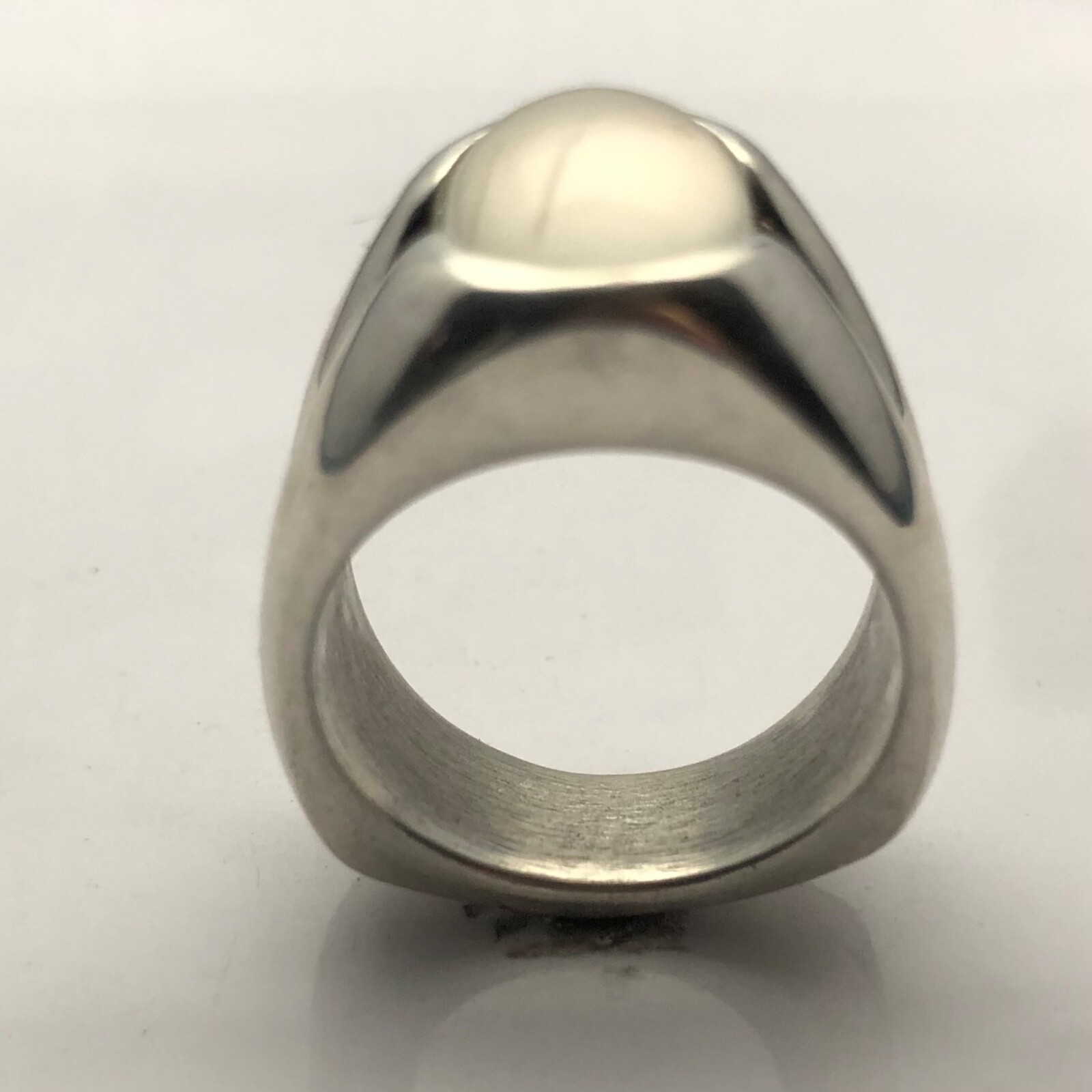 MJG STERLING SILVER MEN’S RING. 14 x 10mm OVAL NATURAL MOONSTONE CAB. SZ 10.