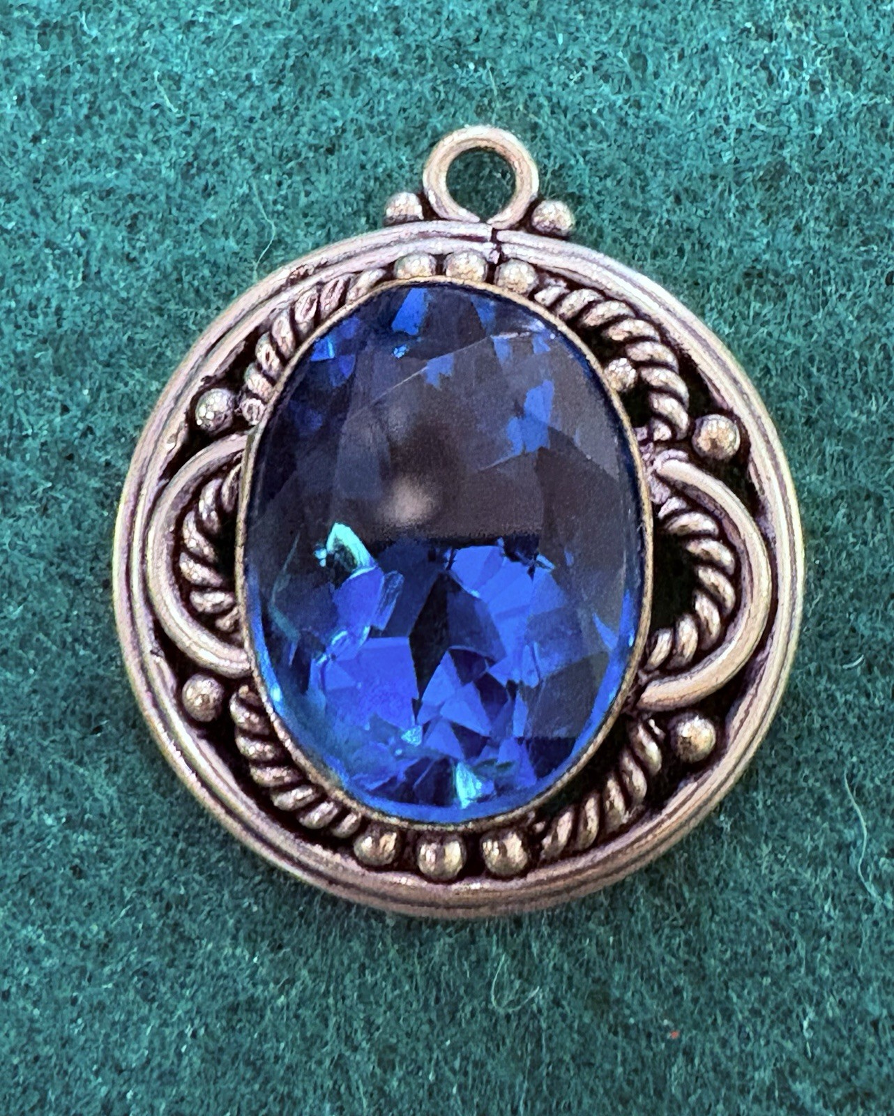 Vintage Beautiful Silver Tone Rhinestone Necklace Blue Center Stone