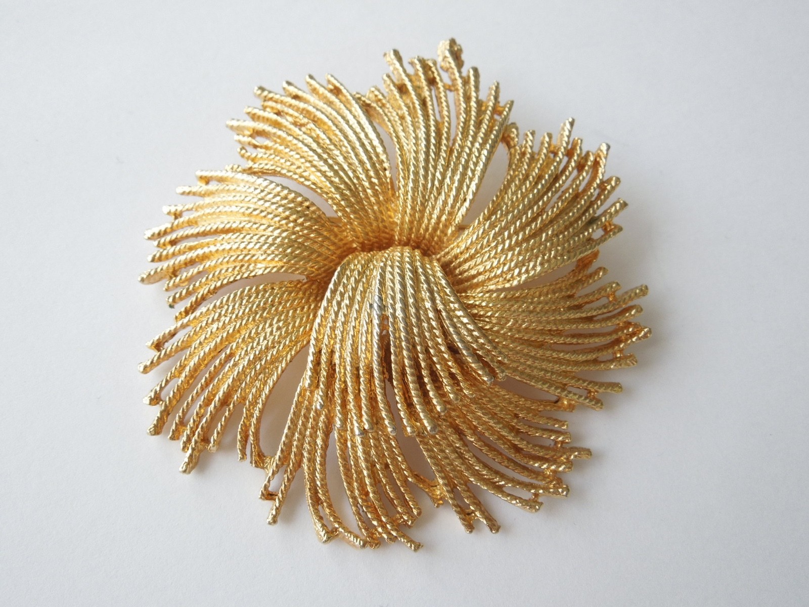 Vintage Brooch Gold-Colored XL Large Flower 37.4 G/Ø 7.2 Cm
