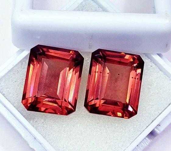 18 Ct Natural Rhodolite Loose gemstone Certified Emerald Pair H261