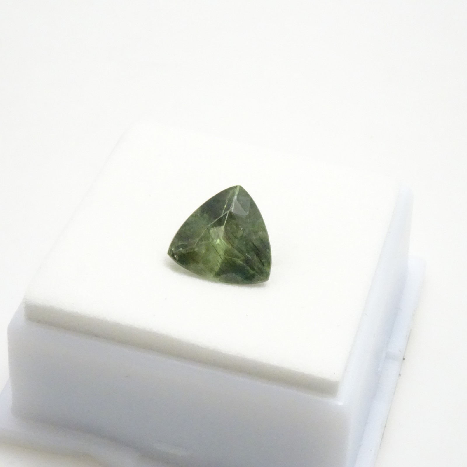 Rutilated Peridot – 3.40ct Trillion 10×9.7mm – Peridot w/ Black Rutile Gemstone