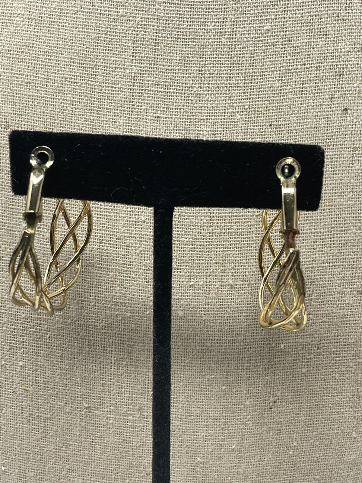 Vintage Gold Tone Lattice Weave Hoop Earrings Interwoven Basket Open Work Latch