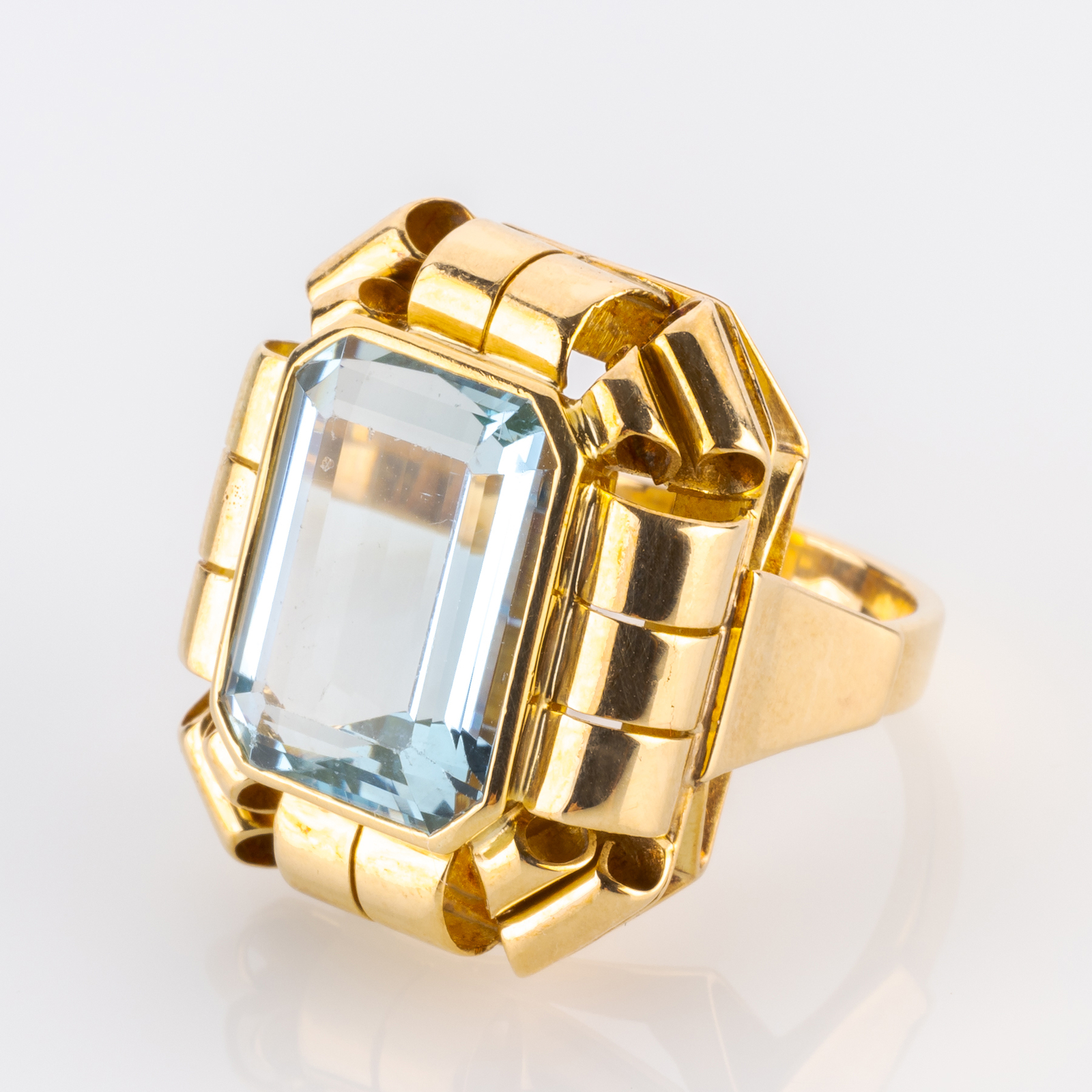 Aquamarine ring (14k gold) with an aquamarine