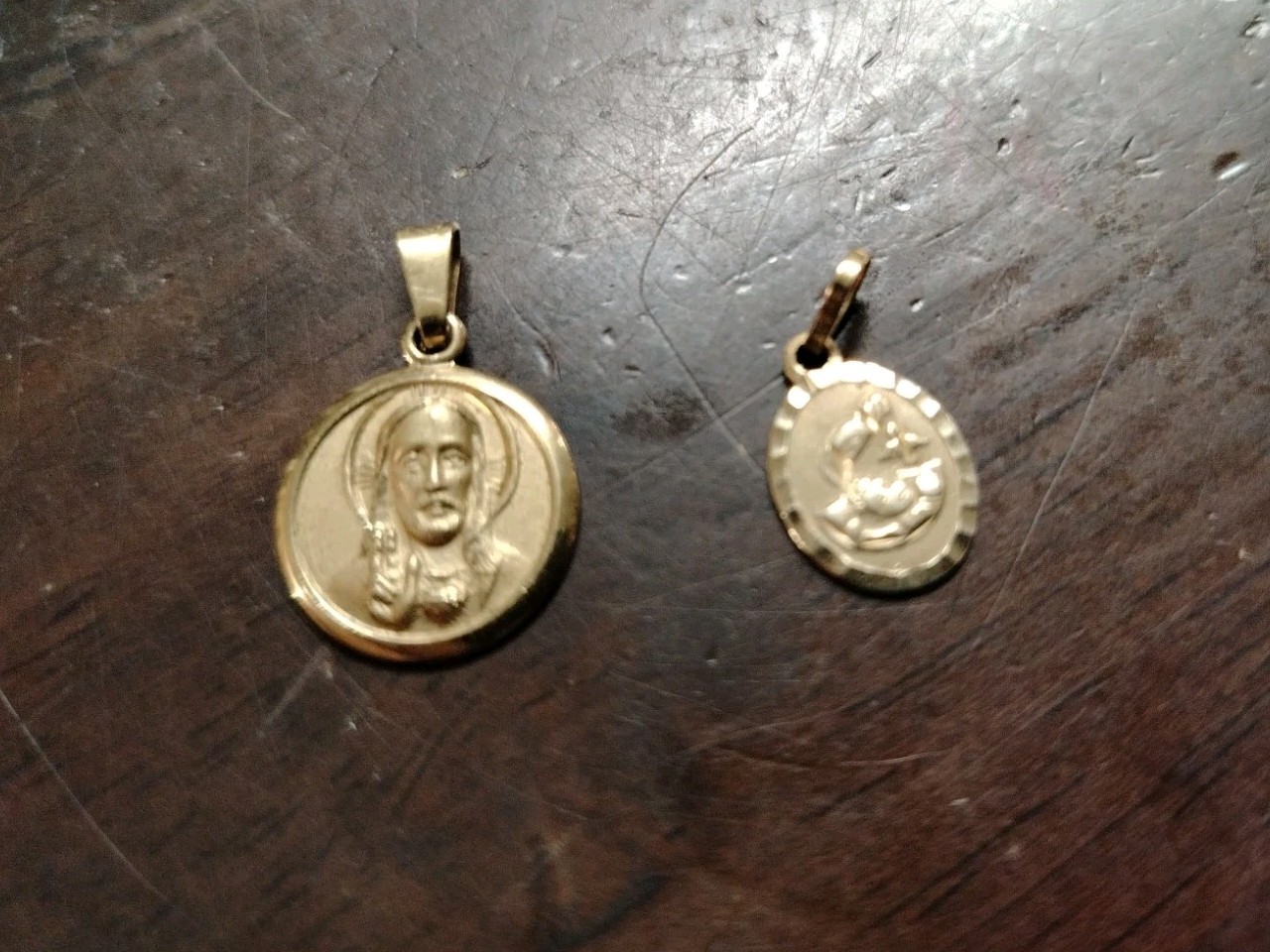 2 VINTAGE 10K YELLOW GOLD CHRISTIAN RELIGIOUS JESUS 3 GRAMS